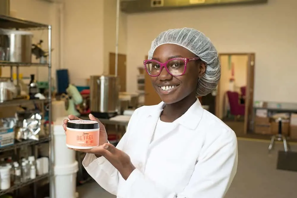 Zandra Cunningham, the talented teen titan behind natural bath and beauty line Zandra Beauty #paperflodesign #etsyseller