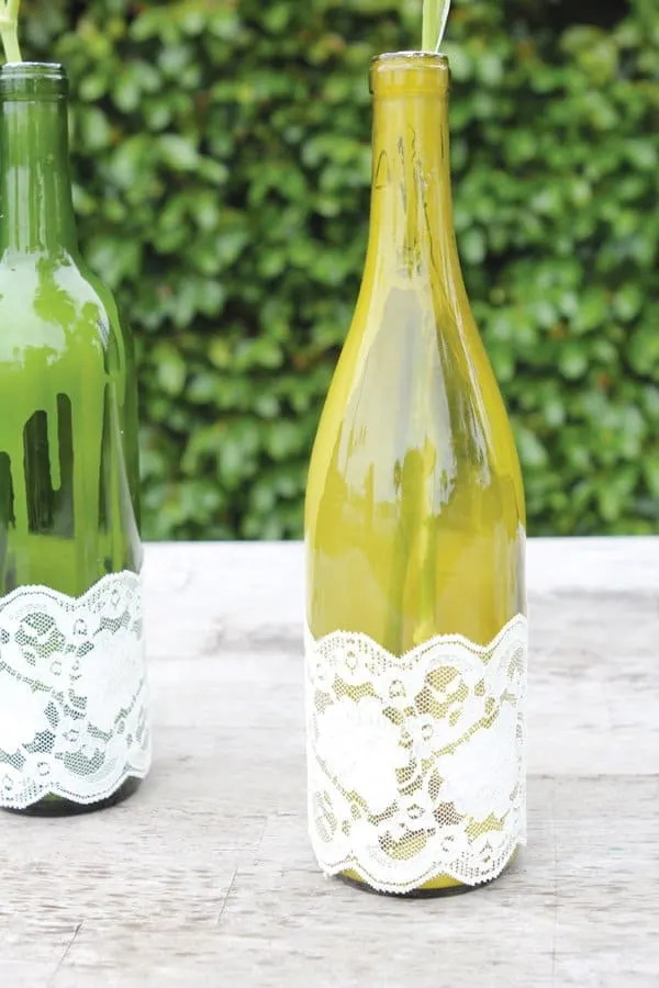 lace-paint-wine-bottle-diy