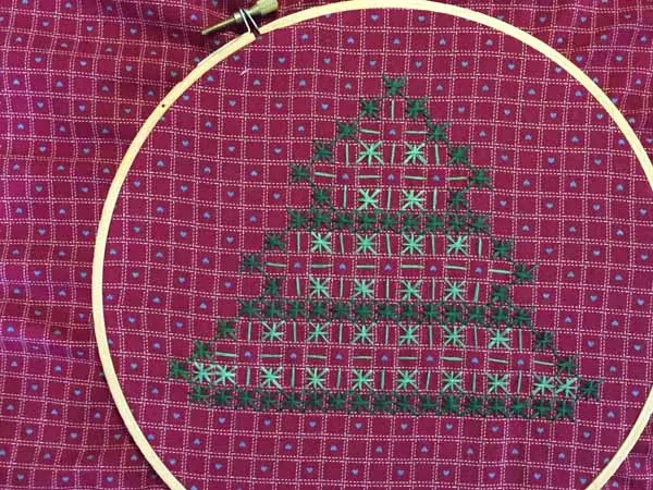chicken scratch embroidery christmas tree pattern