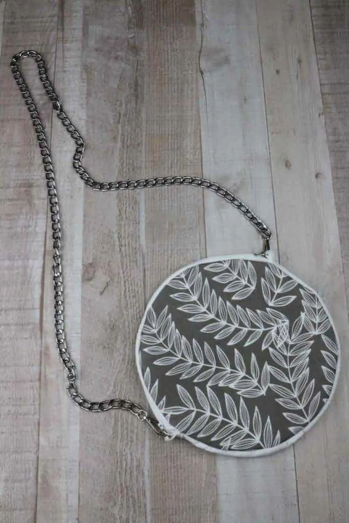 Round zippered purse