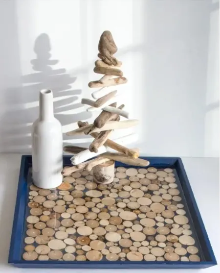 Driftwood-Tray-with-resin