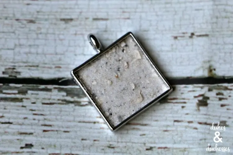 beach-sand-pendant-necklace