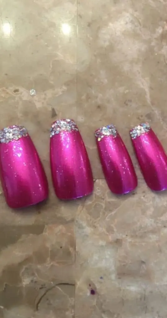 french-manicure-pink-glitter-nails.