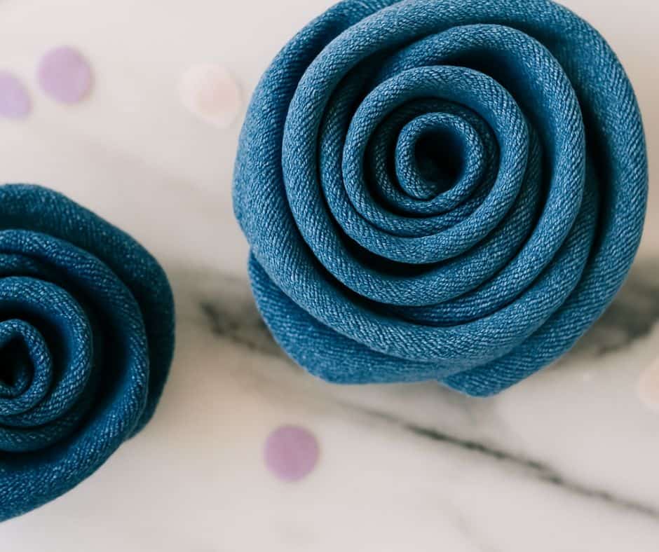These rolled denim roses are the perfect no-sew craft for using up old jeans. With just a few folds and a bit of hot glue, you can turn fabric scraps into charming flowers for gifts, decor, or hair accessories. A fun and fast DIY that’s beginner-friendly and budget-approved.